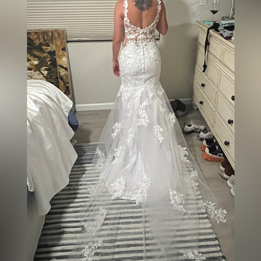 Lace wedding dress, size 4